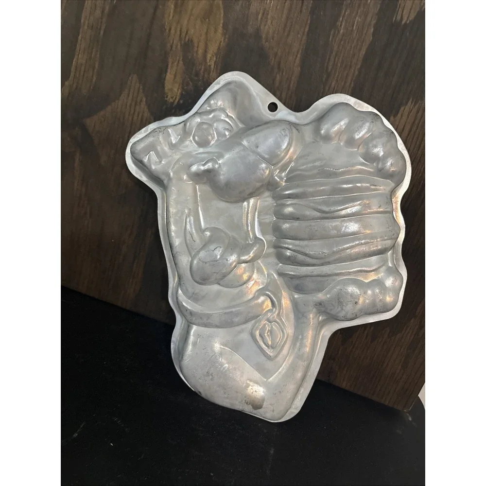 Vtg 2004 Scooby Doo Cake Pan Mold Wilton 2105-3227 Hamburger BBQ Birthday Party